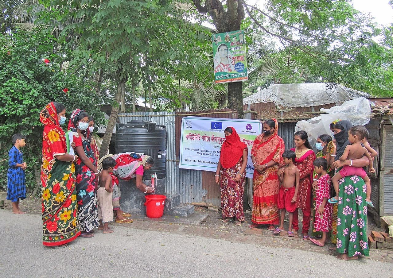 Women collecting water at a community unit